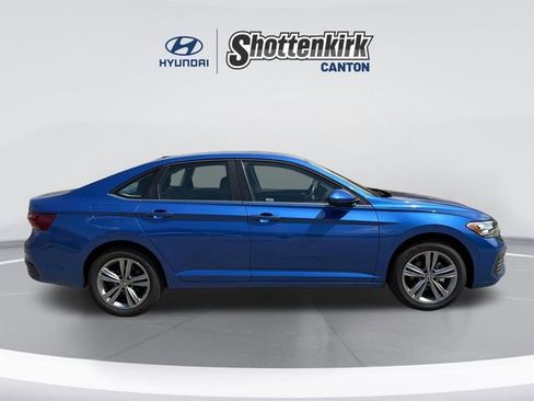 Used 2024 Volkswagen Jetta SE image 4