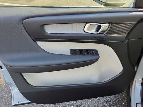 Used 2025 Volvo XC40 B5 Ultra w/ Protection Package Premier image 12