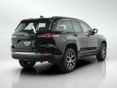 Used 2023 Jeep Grand Cherokee Limited w/ Trailer Tow Prep Group (B) AWD/4WD image 5