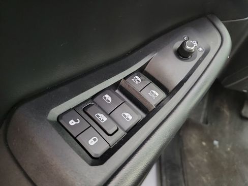 Used 2023 Jeep Grand Cherokee L Laredo image 15