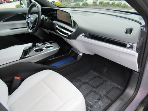 Certified 2024 Cadillac Lyriq Luxury RWD image 13