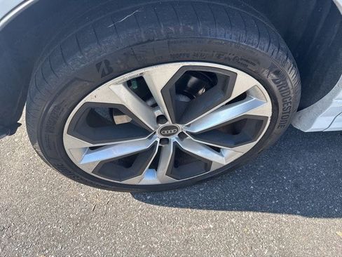 Used 2022 Audi Q3 2.0T Premium Plus w/ Premium Plus Package image 9