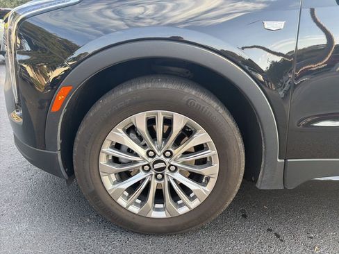 Used 2025 Cadillac XT4 Premium Luxury image 2