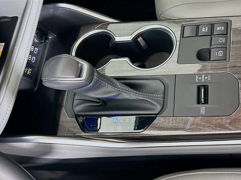 Used 2023 Toyota Highlander Platinum FWD image 17