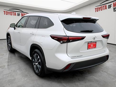 Certified 2025 Toyota Highlander XLE image 3