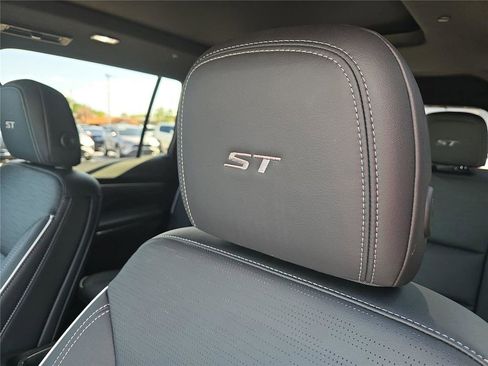 Used 2025 Buick Enclave Sport Touring w/ Power Package FWD image 24