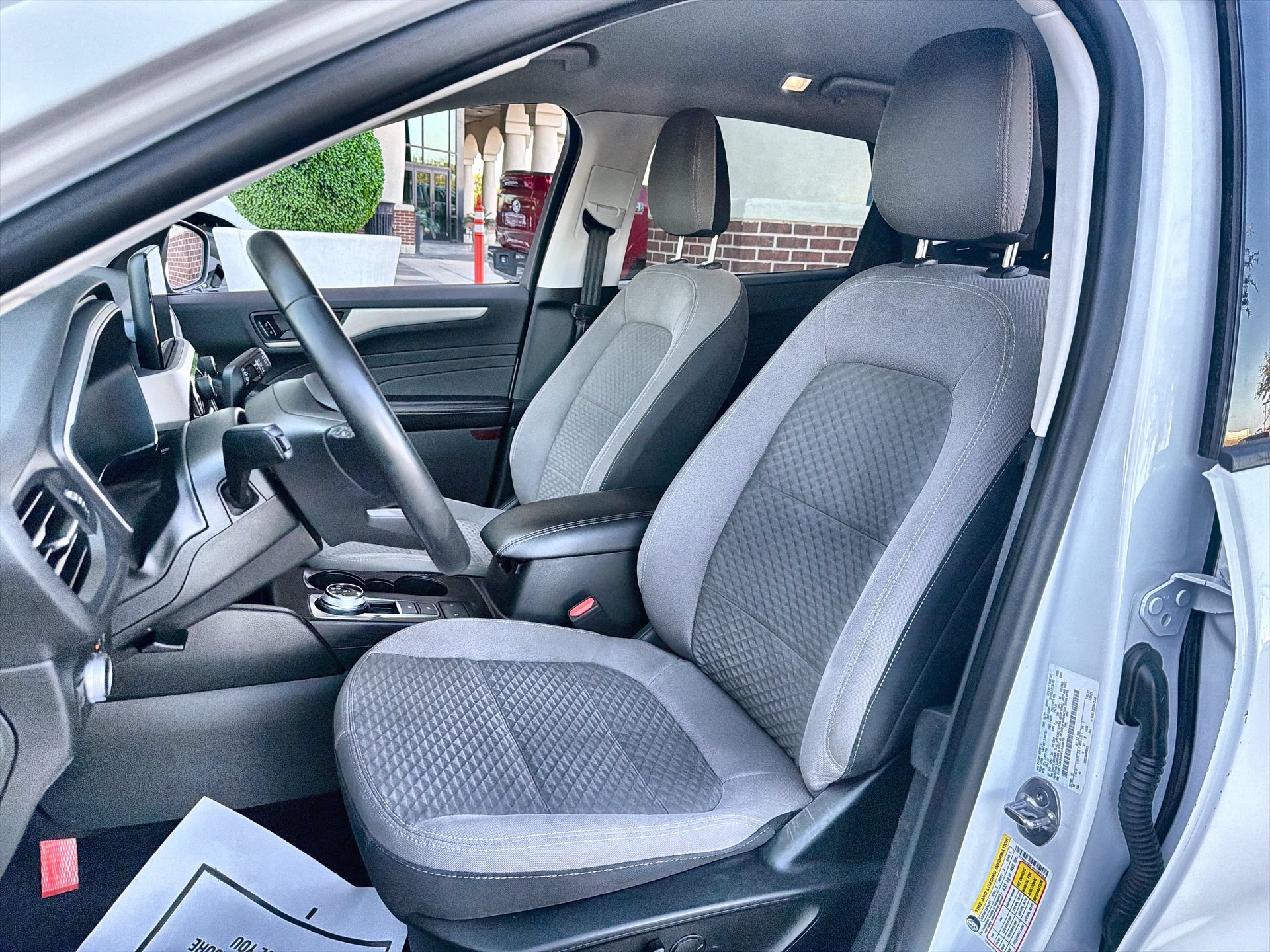 Used 2022 Ford Escape SE w/ SE Sport Appearance Package FWD image 11