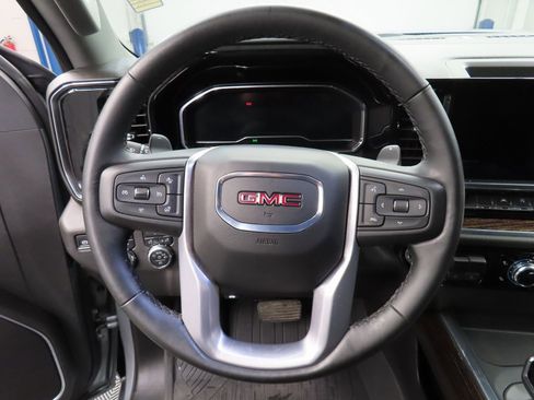 Used 2025 GMC Sierra 1500 Elevation image 40