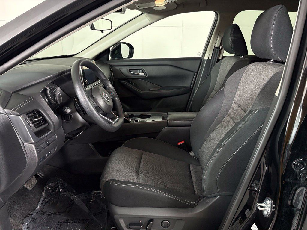 Used 2024 Nissan Rogue SV FWD image 16