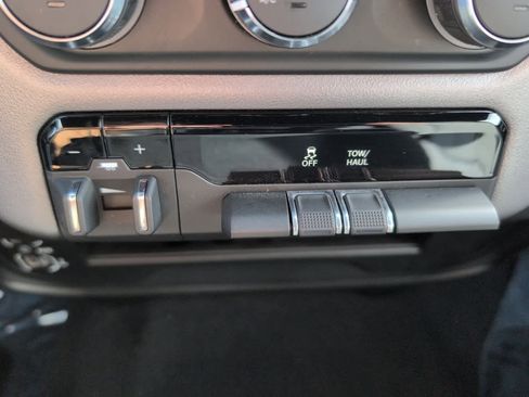 Used 2024 RAM 2500 Big Horn w/ Bed Utility Group image 23