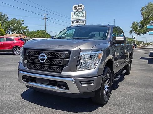 Used 2022 Nissan Titan SV w/ SV Convenience Package image 1