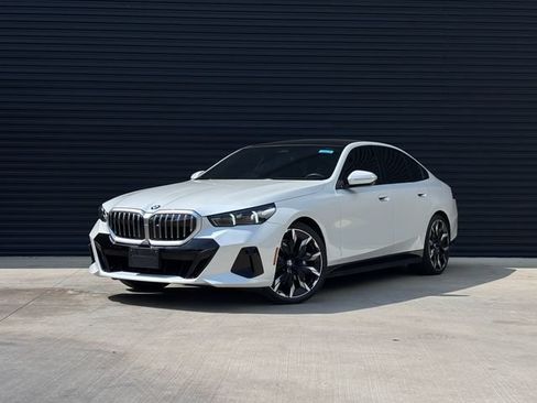 Used 2026 BMW 530i w/ M Sport Package RWD image 1