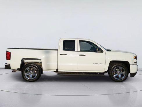 Used 2018 Chevrolet Silverado 1500 Custom w/ Custom Value Package RWD image 5