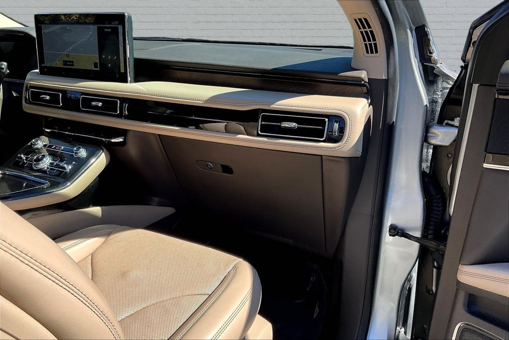 Used 2023 Lincoln Nautilus Reserve FWD image 24