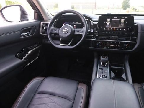 Certified 2025 Nissan Pathfinder Platinum w/ Cargo Package AWD/4WD image 25