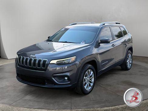 Used 2019 Jeep Cherokee Latitude Plus AWD/4WD image 3