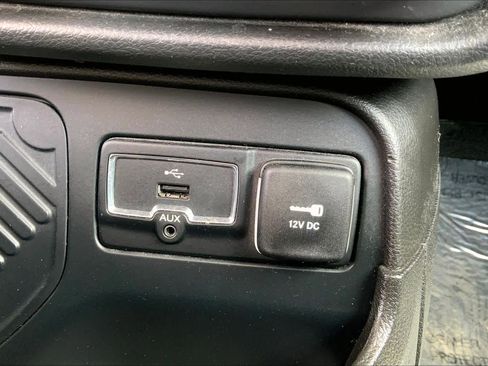 Used 2017 Jeep Renegade Limited image 31