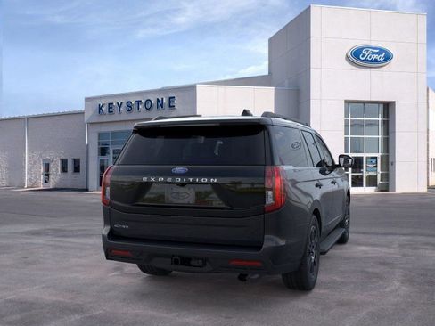 New 2025 Ford Expedition Active image 8