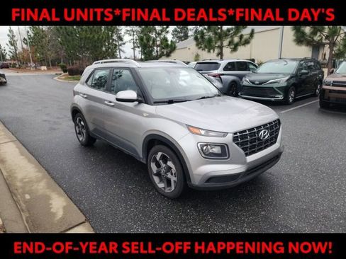Used 2024 Hyundai Venue SEL image 1