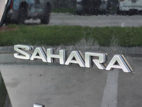 Used 2018 Jeep Wrangler Unlimited Sahara AWD/4WD image 12