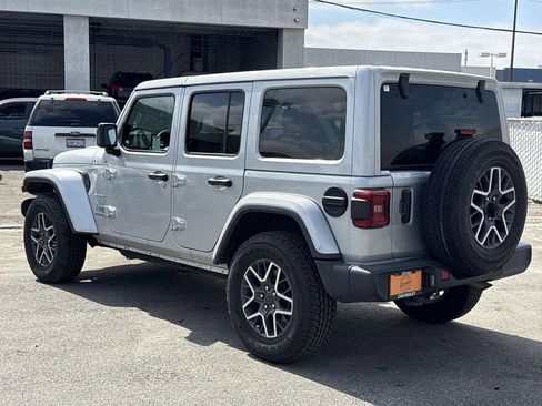 Used 2024 Jeep Wrangler Sahara image 5