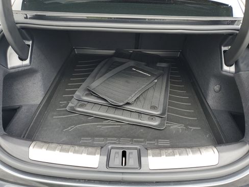 Used 2025 Porsche Taycan image 9