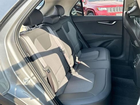 Certified 2025 Kia Niro EX image 36