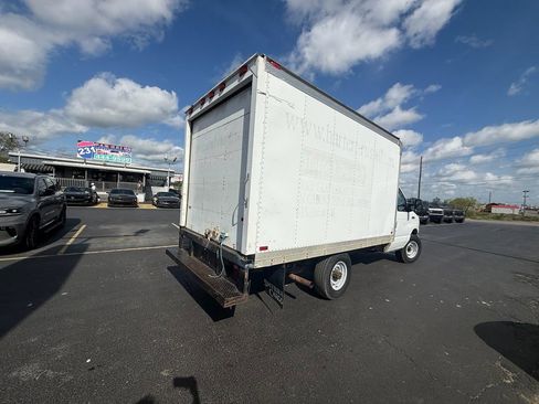 Used 2006 Ford E-350 and Econoline 350 Super Duty image 3