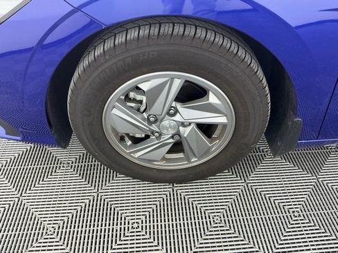 Used 2024 Hyundai Elantra SE image 15