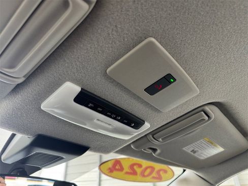 Used 2024 Nissan Kicks SV image 30