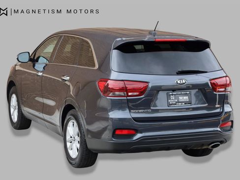 Used 2019 Kia Sorento FWD image 9
