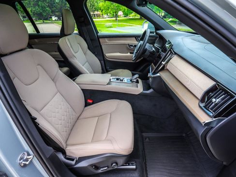 Used 2025 Volvo XC90 B5 Plus AWD/4WD image 46