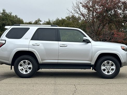 Used 2024 Toyota 4Runner SR5 Premium image 3