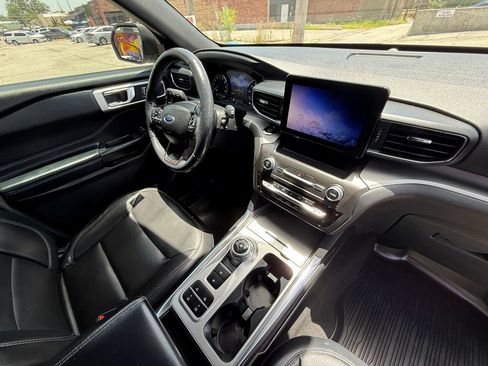 Used 2020 Ford Explorer XLT w/ Equipment Group 202A RWD image 3
