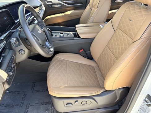Used 2022 Cadillac Escalade ESV Premium Luxury w/ Performance Package AWD/4WD image 19