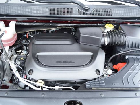 Used 2022 Chrysler Pacifica Touring-L w/ S Appearance Package image 35