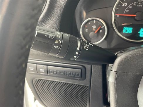 Used 2018 Jeep Wrangler Unlimited Rubicon w/ Connectivity Group image 13