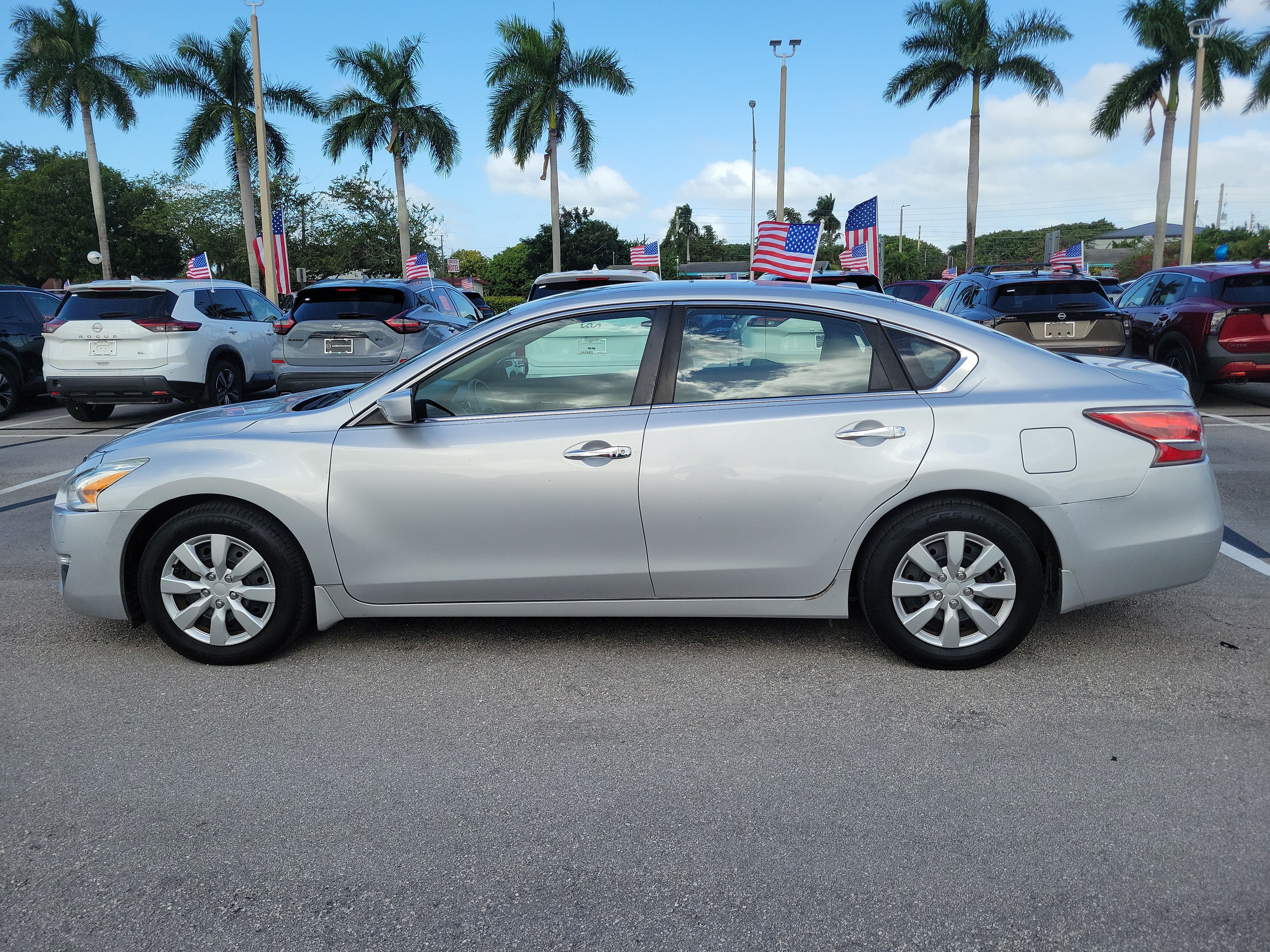 Used 2014 Nissan Altima 2.5 S w/ Display Audio Package FWD image 8