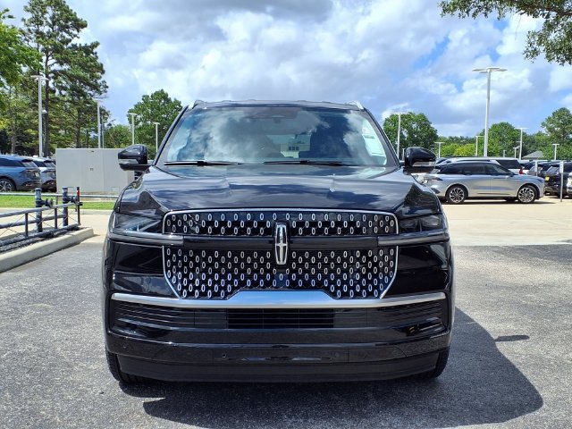 New 2026 Lincoln Navigator Premiere AWD/4WD image 3