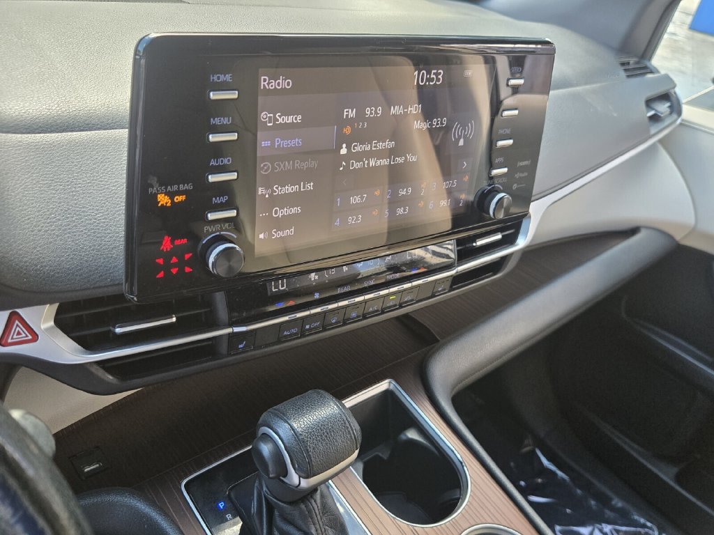 Used 2022 Toyota Sienna XLE FWD image 24