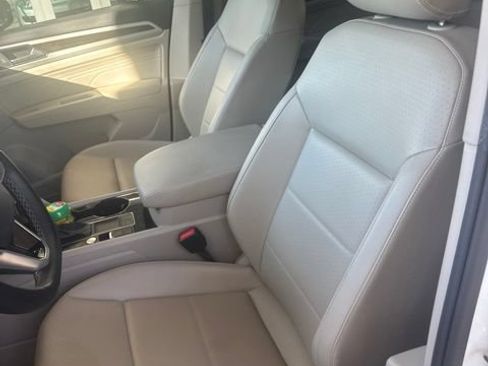 Used 2023 Volkswagen Atlas SE w/ Black Wheel Package FWD image 3