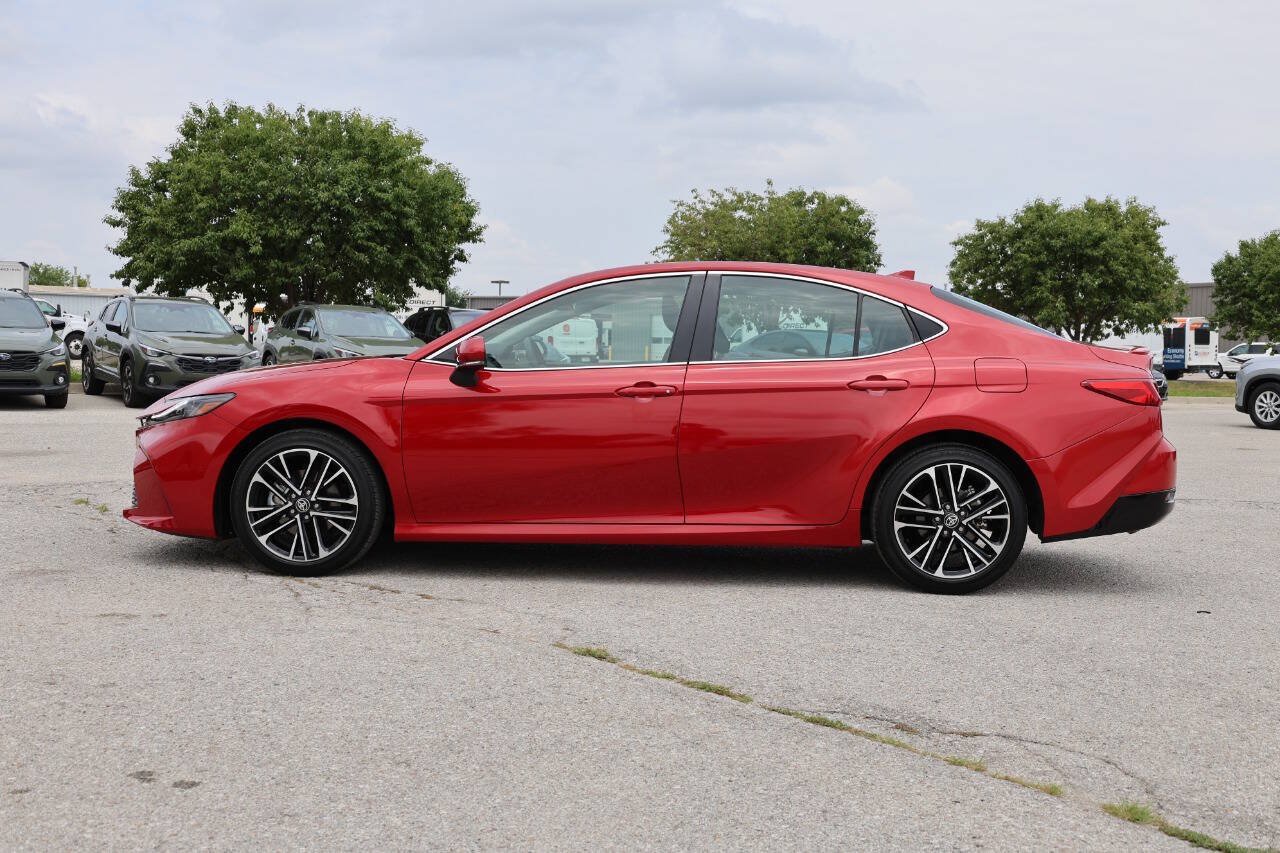 Used 2025 Toyota Camry XLE FWD image 8