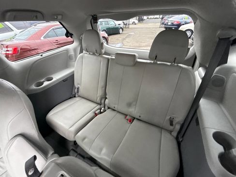 Used 2013 Toyota Sienna XLE image 20