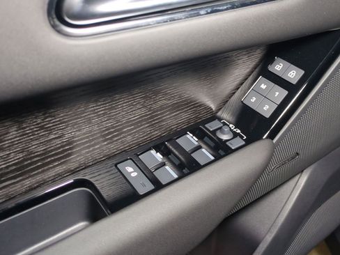 New 2026 Land Rover Range Rover Velar S AWD/4WD image 12