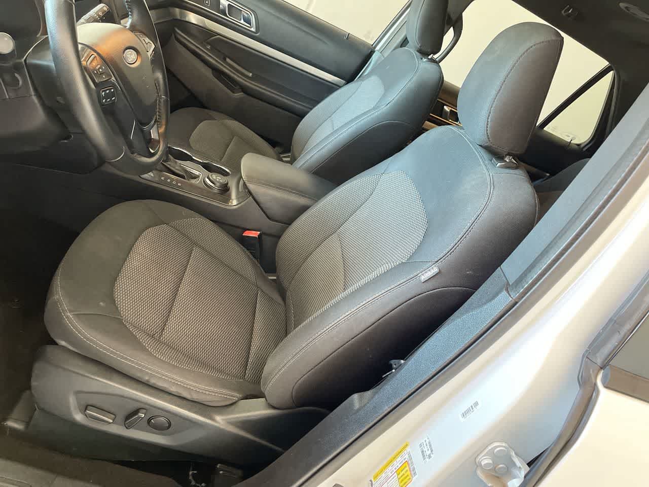 Used 2019 Ford Explorer XLT w/ Equipment Group 201A AWD/4WD image 11