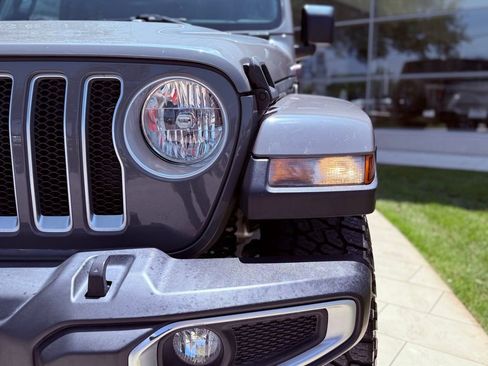 Used 2018 Jeep Wrangler Unlimited Sahara AWD/4WD image 10