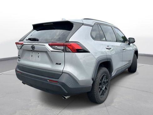 Certified 2022 Toyota RAV4 XLE FWD image 6