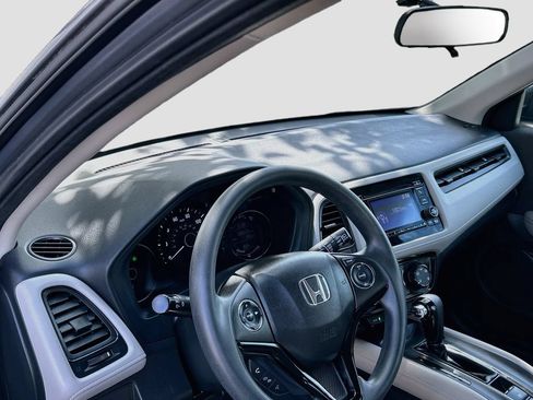 Used 2019 Honda HR-V LX image 9
