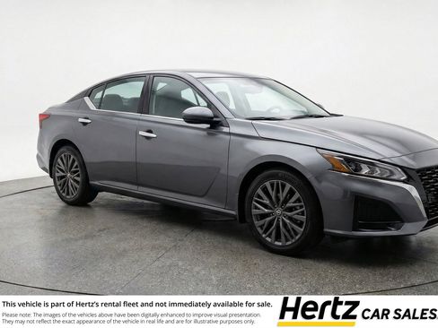 Used 2025 Nissan Altima 2.5 SV FWD image 1