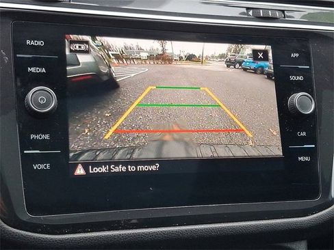 Used 2024 Volkswagen Tiguan SE R-Line image 18